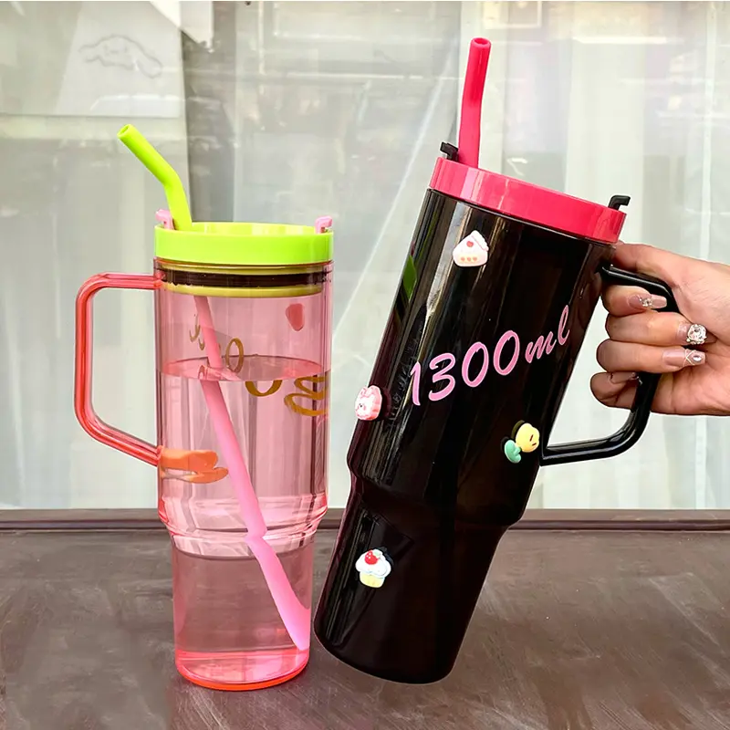 Cute Water Bottle Tumbler Cups With Handle And Lid Straw 1300ml Big Plastic Travel Drink Bottle For Water Iced Coffee Tea Juice