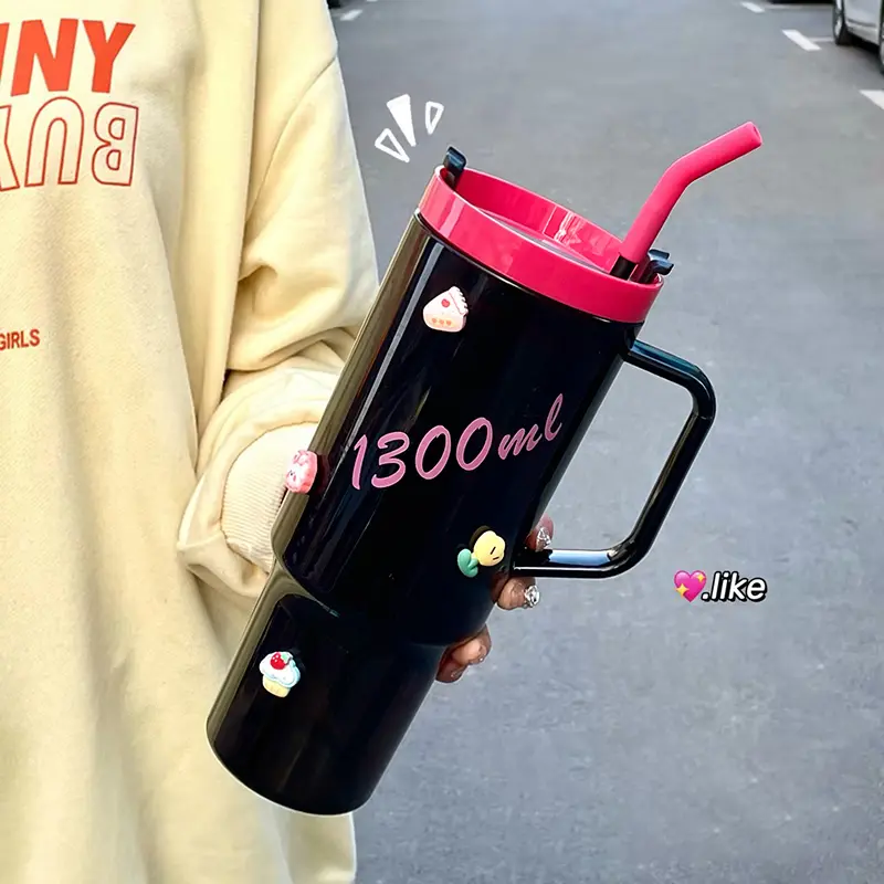 Cute Water Bottle Tumbler Cups With Handle And Lid Straw 1300ml Big Plastic Travel Drink Bottle For Water Iced Coffee Tea Juice
