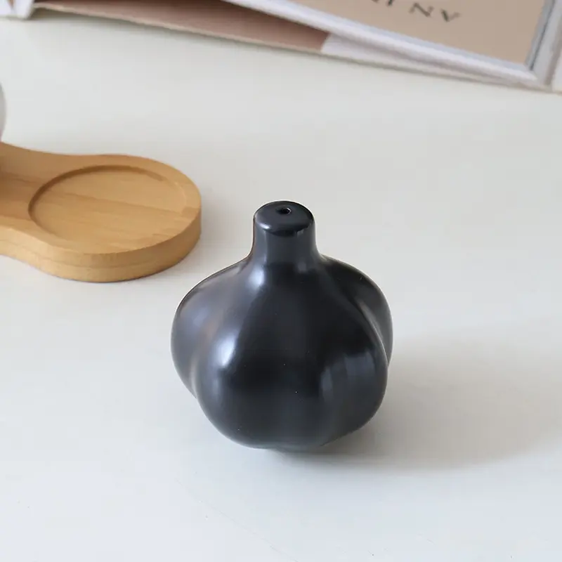 European Creative Garlic Ceramic Seasoning Jar Ceramic Jar Kitchen Supplies Seasoning Tools/Ceramic Seasoning Jar Salt Bottle