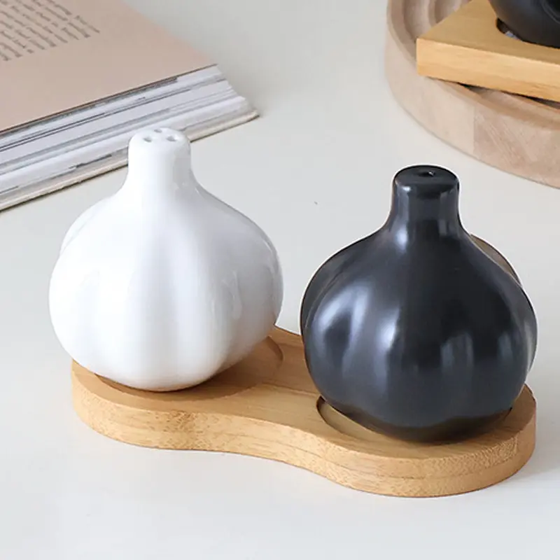 European Creative Garlic Ceramic Seasoning Jar Ceramic Jar Kitchen Supplies Seasoning Tools/Ceramic Seasoning Jar Salt Bottle