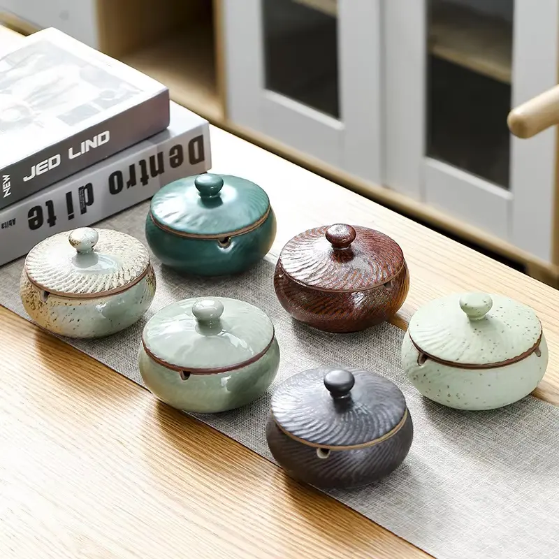 European Ceramic Ashtray with Lid Kiln Glazed Desktop Ashtray Retro Ashtray Ornaments Creative Home Anti-fly Ash Storage Box