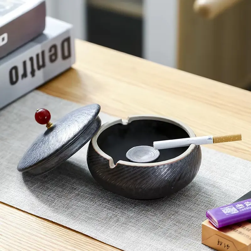 European Ceramic Ashtray with Lid Kiln Glazed Desktop Ashtray Retro Ashtray Ornaments Creative Home Anti-fly Ash Storage Box
