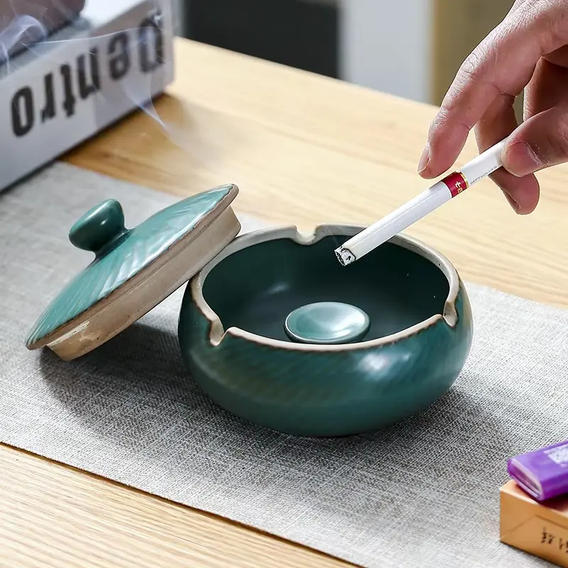 European Ceramic Ashtray with Lid Kiln Glazed Desktop Ashtray Retro Ashtray Ornaments Creative Home Anti-fly Ash Storage Box