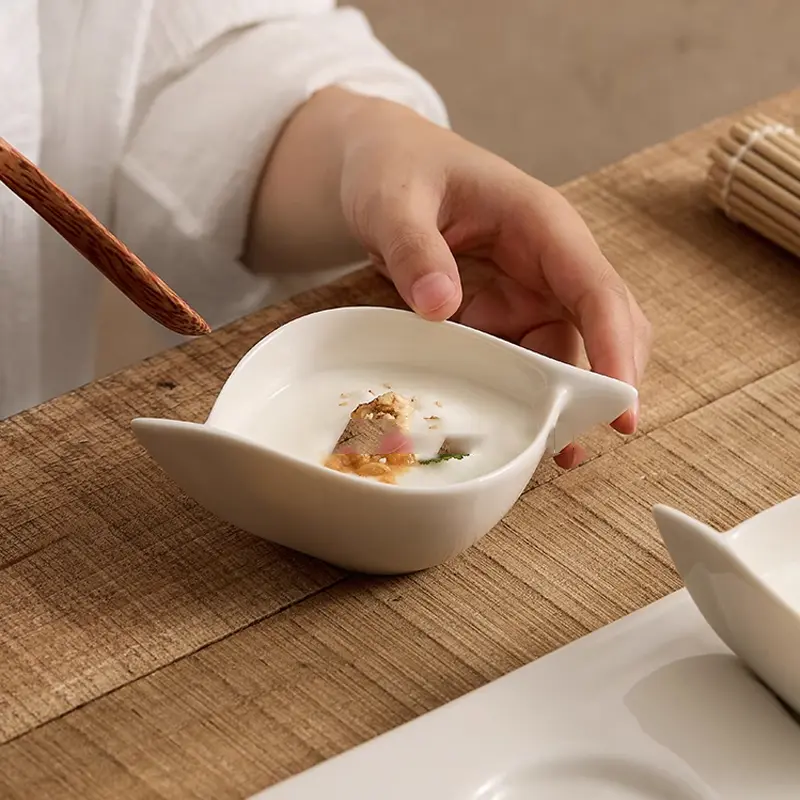 Chinese White Ceramic Shaped Small Plates with Two Compartments for Snacks and Cold Dishes Irregular Tableware Kitchen Supplies