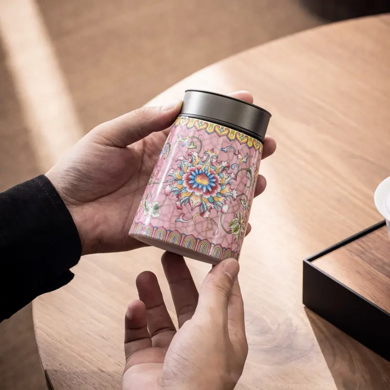 European Style Colored Flower Crown Ceramic Jar with Lid Cylindrical Sealed Tea Pot Porcelain Storage Jar Candle Bottle Decor