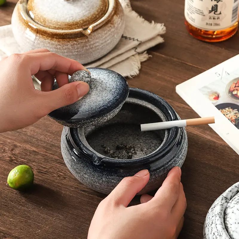 Retro Ceramic Ashtray with Cover Anti-ash Flying Round Cigarette Butts Cylinder Home Decoration Accessories Ceramic Ashtray