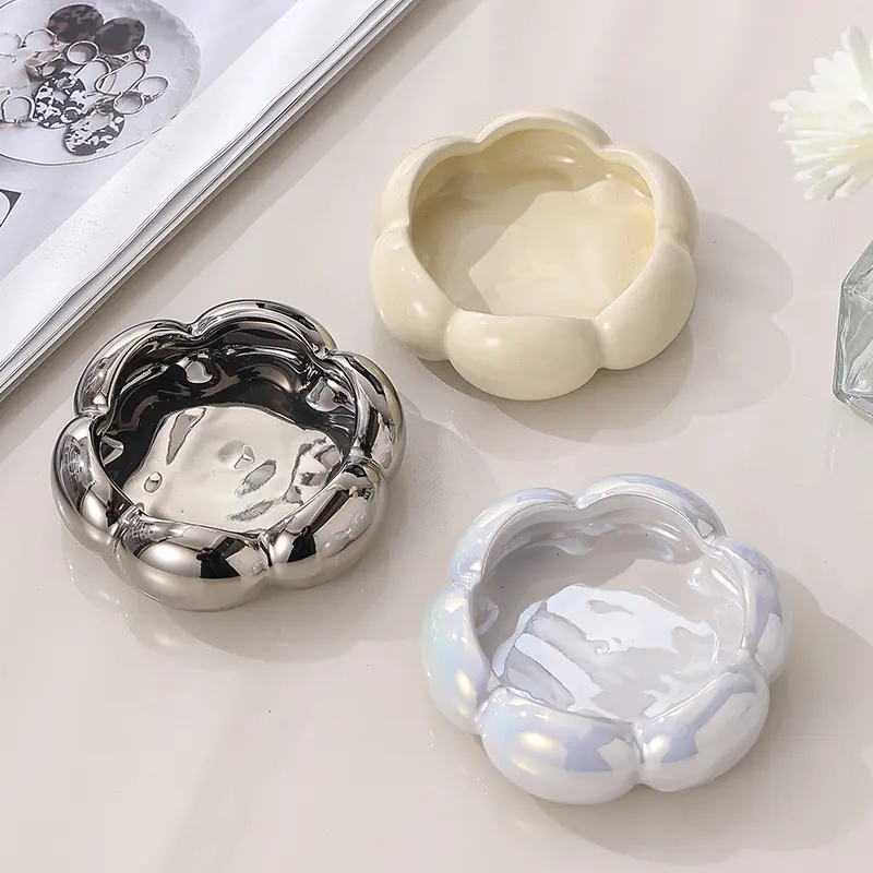 Cream Wind Ashtray Household Living Room Luxury High-grade Sense Covered Office Fly Ash-proof Creative Personality Decorations