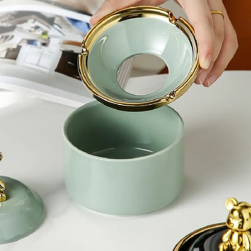 Golden Bear Ceramic Ashtray Gold Funnel Ashtray with Cover To Prevent Fly Ash and Wind Household Living Room Decorative Ashtray