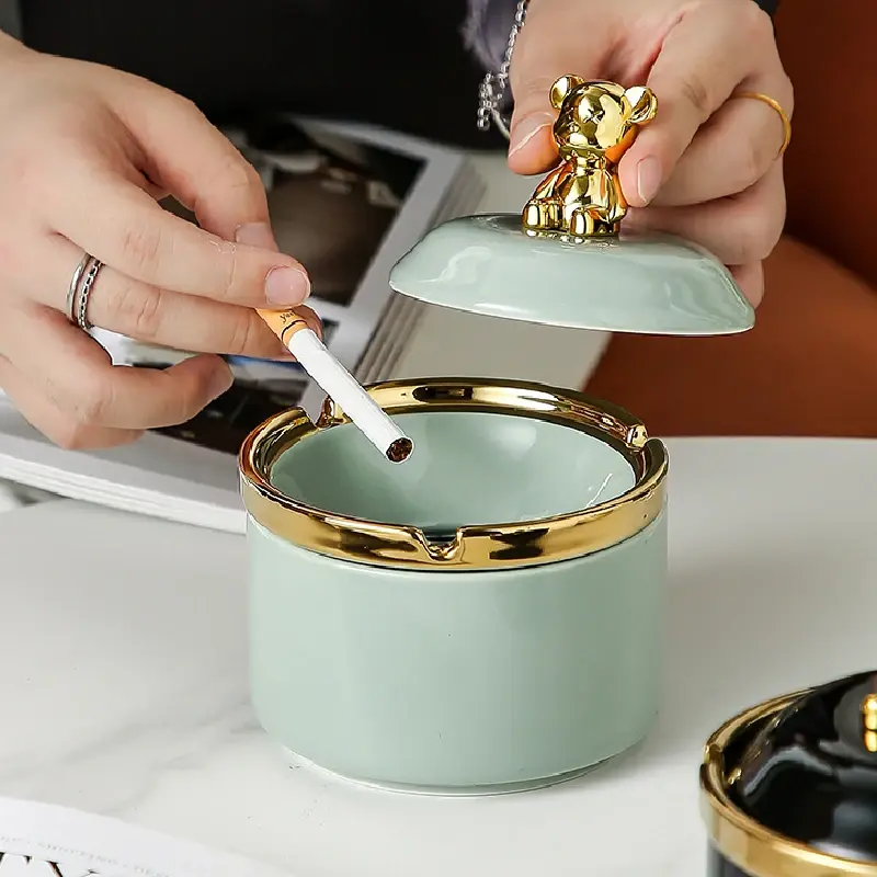 Golden Bear Ceramic Ashtray Gold Funnel Ashtray with Cover To Prevent Fly Ash and Wind Household Living Room Decorative Ashtray