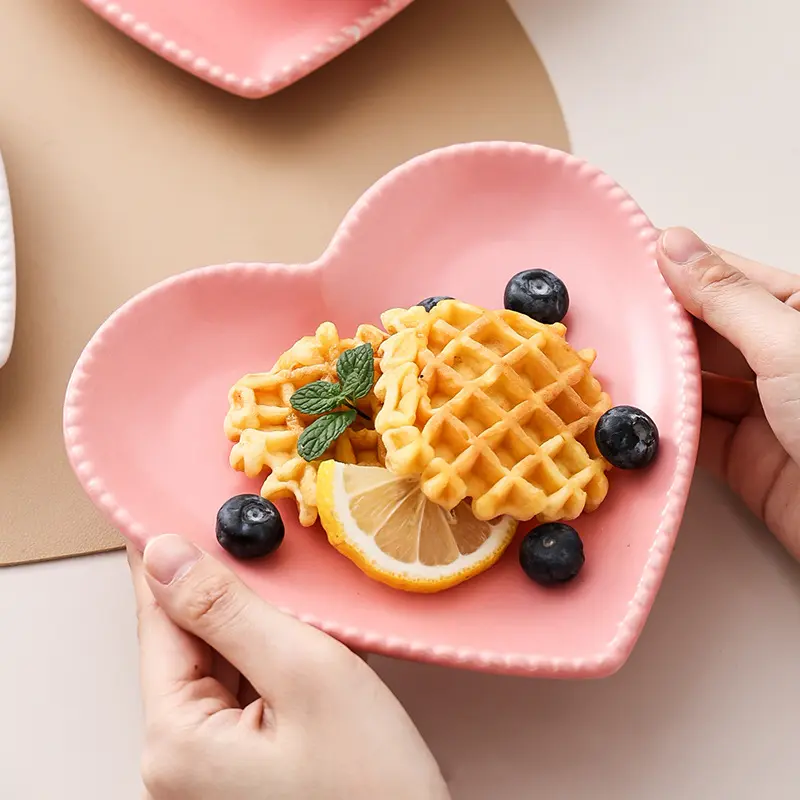 Creative Love Ceramic Plate Home Beaded Heart-shaped Plate Snack Dish Dessert Plate Home Tableware European Kitchen Supplies