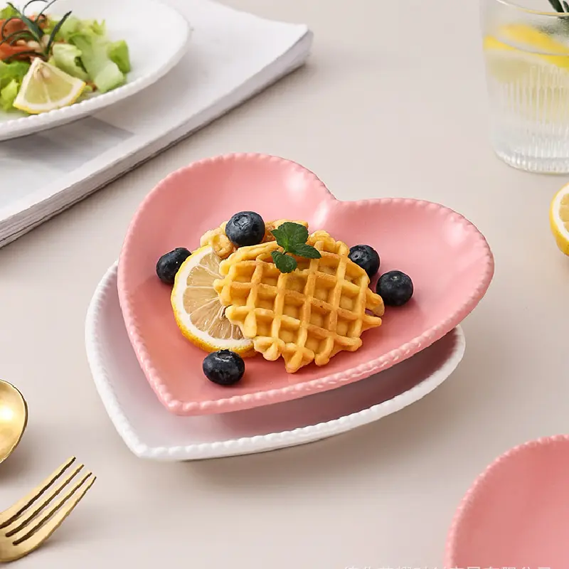 Creative Love Ceramic Plate Home Beaded Heart-shaped Plate Snack Dish Dessert Plate Home Tableware European Kitchen Supplies
