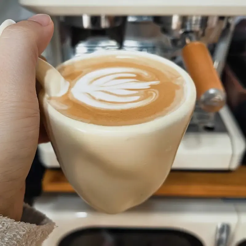 200ML Creative ceramic mug inverted teacup tea set latte mug cute stereo cup milk cup coffee mug restaurant home holiday gift