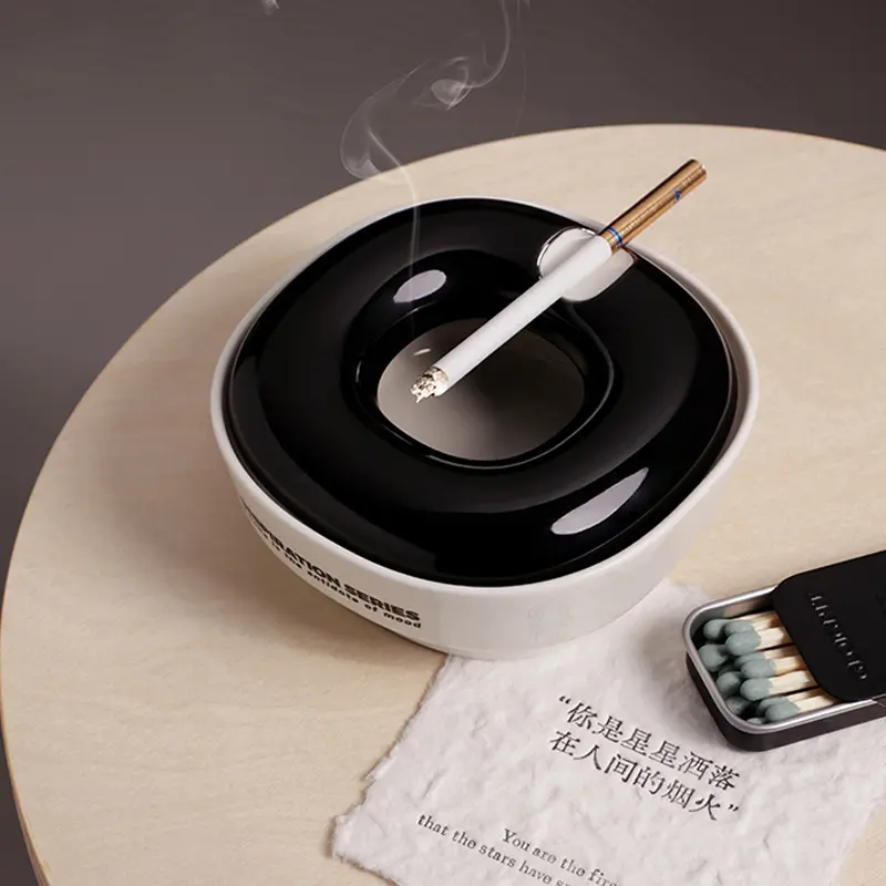 Round Ceramic Ashtray with Lid Anti-ash Flying Cigar Ashtray Office Desktop Decorations Ornaments Table Smoking Accessories.