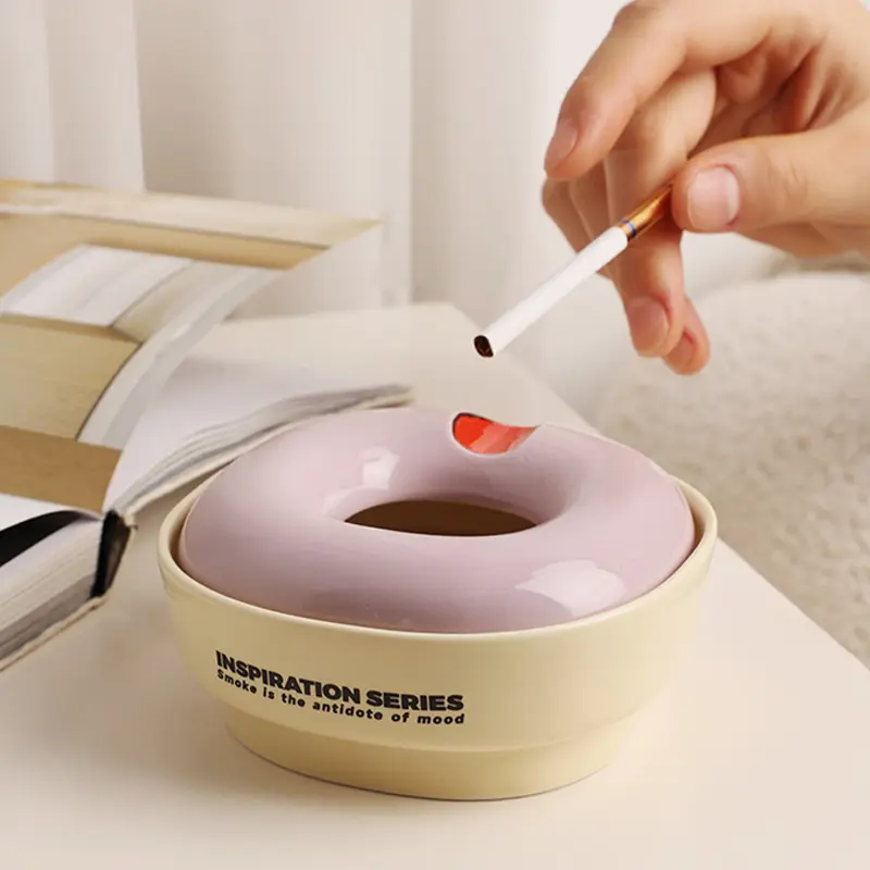Round Ceramic Ashtray with Lid Anti-ash Flying Cigar Ashtray Office Desktop Decorations Ornaments Table Smoking Accessories.