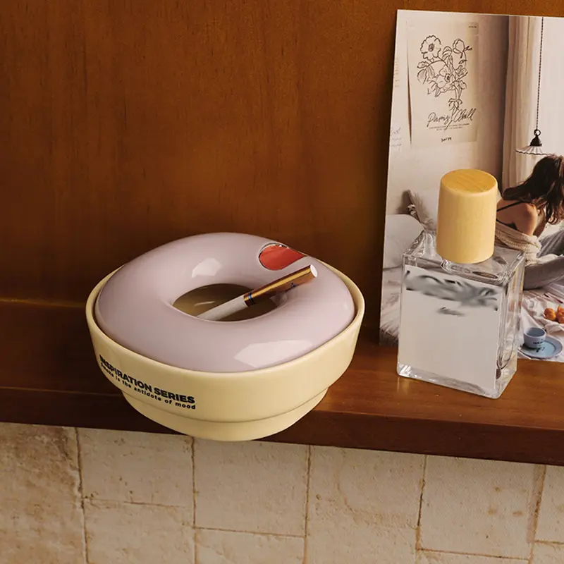 Round Ceramic Ashtray with Lid Anti-ash Flying Cigar Ashtray Office Desktop Decorations Ornaments Table Smoking Accessories.