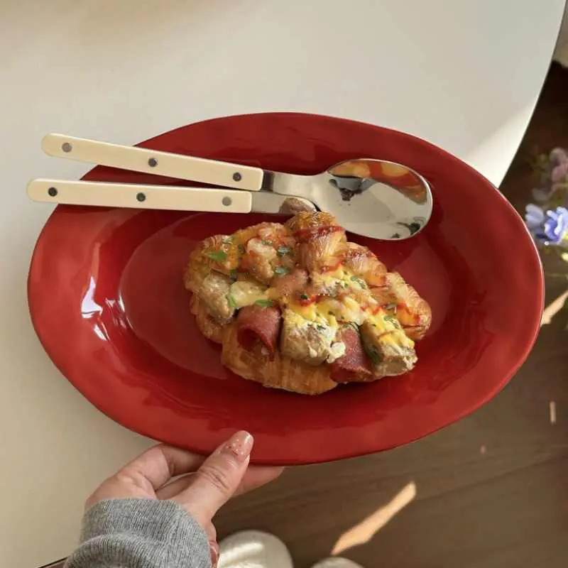 Red Ceramic Oval Plate Irregular Simple Spaghetti Plates Solid Colour Dinner Disc Household Deep Dish Pastry Plate 24cm