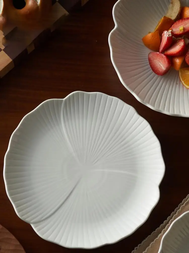 White Ceramic Fruit Snack Plate Household Vegetable Plate Simple Tableware Creative Flower-shaped Dessert Plate
