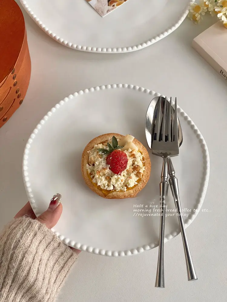 Light Luxury White Ceramic Round Plate Solid Colour Western Steak Plate Household Breakfast Pastry Plate Tableware