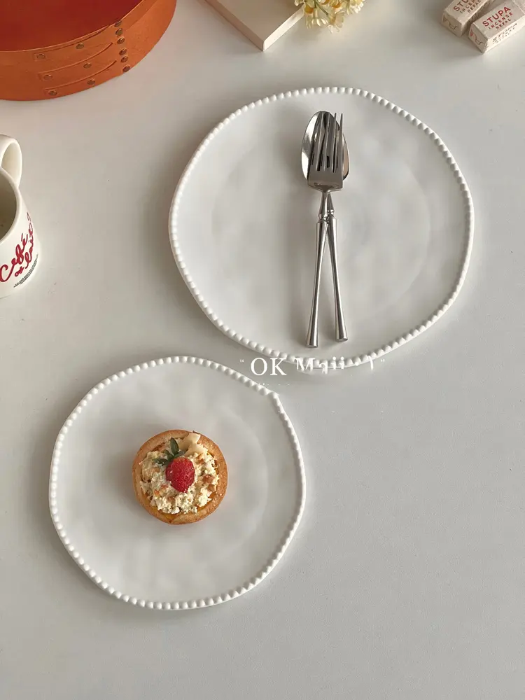 Light Luxury White Ceramic Round Plate Solid Colour Western Steak Plate Household Breakfast Pastry Plate Tableware