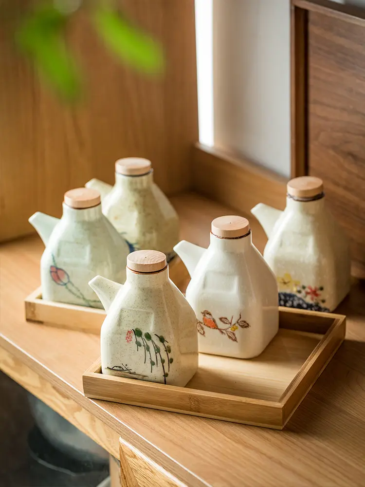 Vintage Simple Japanese Oil Jar 350ml Ceramic Vinegar Bottle Restaurant Chilli Oil Soy Sauce Bottle Tableware Seasoning Bottle