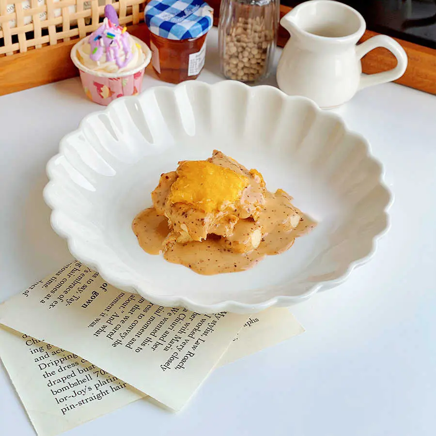 White Ceramic Flower-shaped Deep Plate Household Vegetable Plates Cake Fruit Salad Tray Simple Breakfast Bread Dish