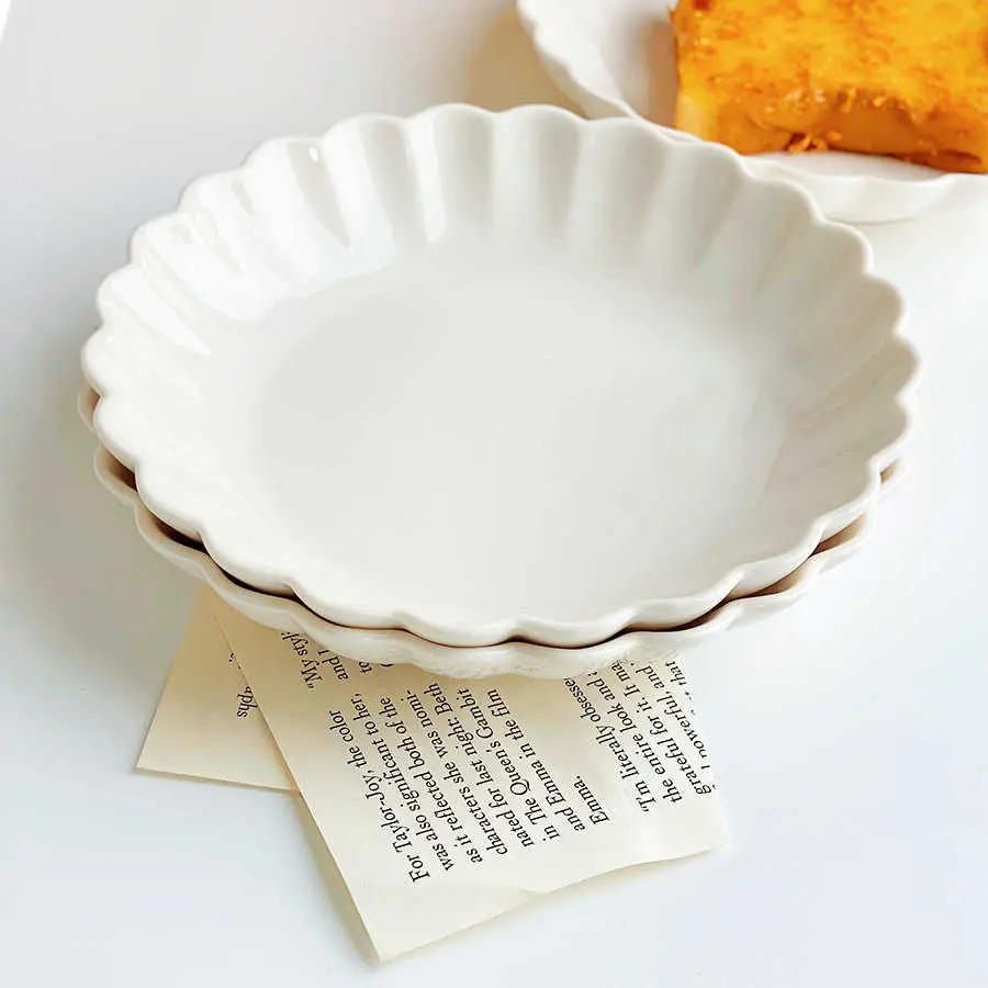 White Ceramic Flower-shaped Deep Plate Household Vegetable Plates Cake Fruit Salad Tray Simple Breakfast Bread Dish