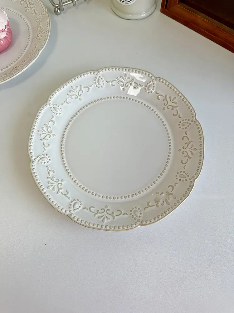 French Retro Embossed Breakfast Plate Household Dessert Pastry Plate Light Luxury Western Food Plate 21.5cm