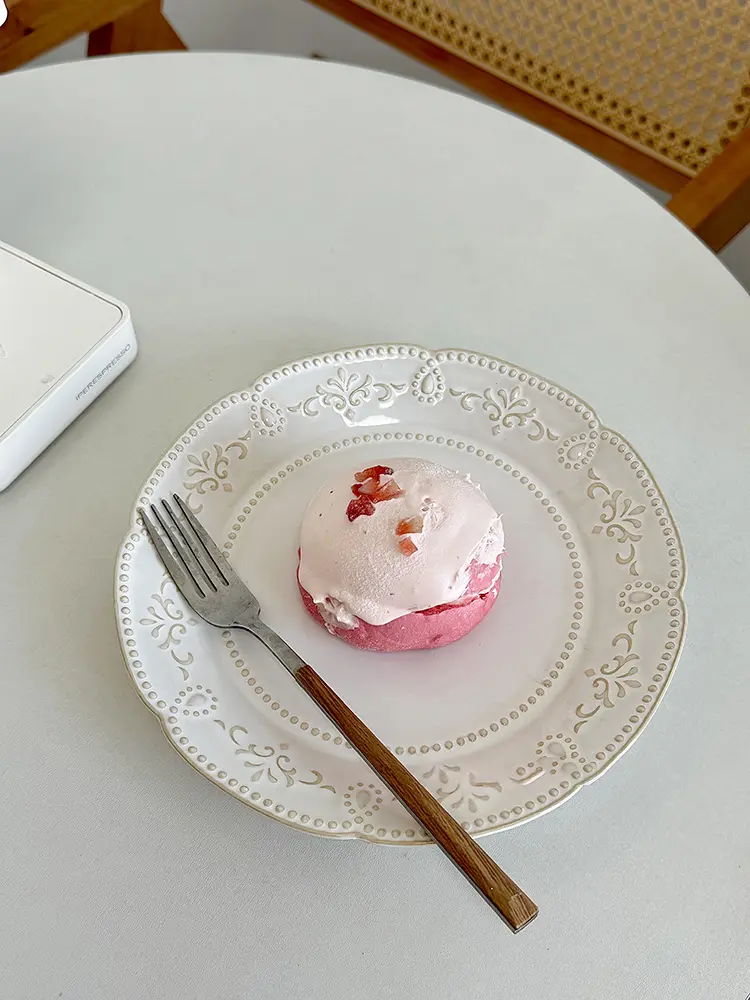 French Retro Embossed Breakfast Plate Household Dessert Pastry Plate Light Luxury Western Food Plate 21.5cm