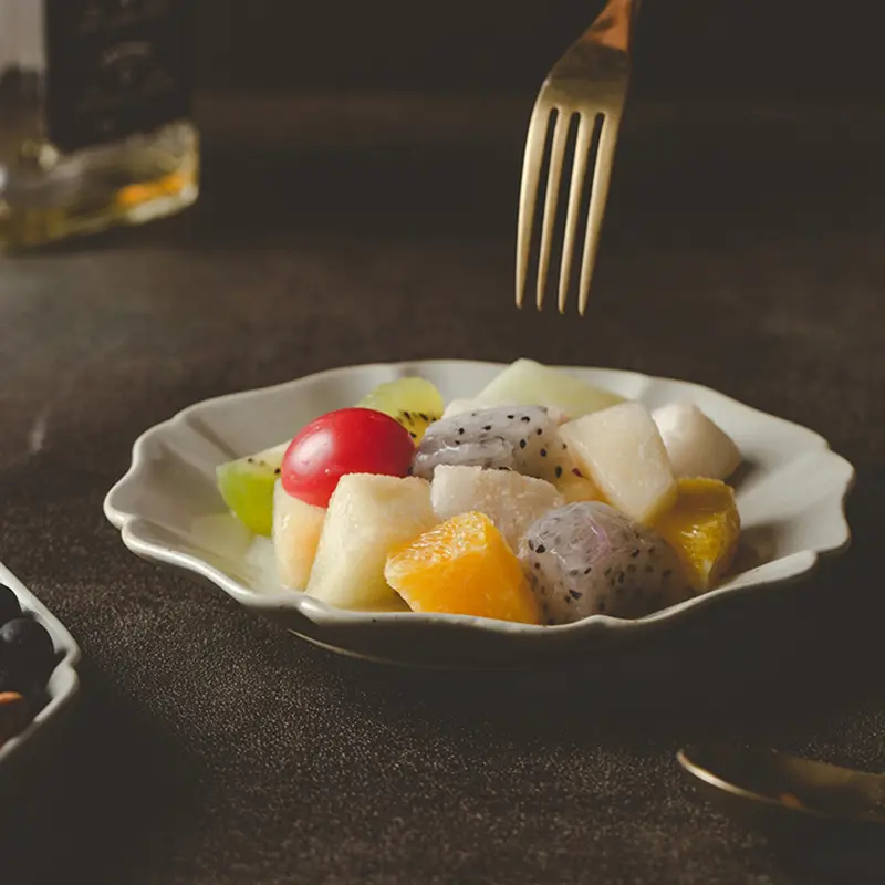 Japanese Ceramic Vegetable Plate Household Retro Fruit Plate Simple Breakfast Dessert Pastry Plate Round Tableware 15.8cm