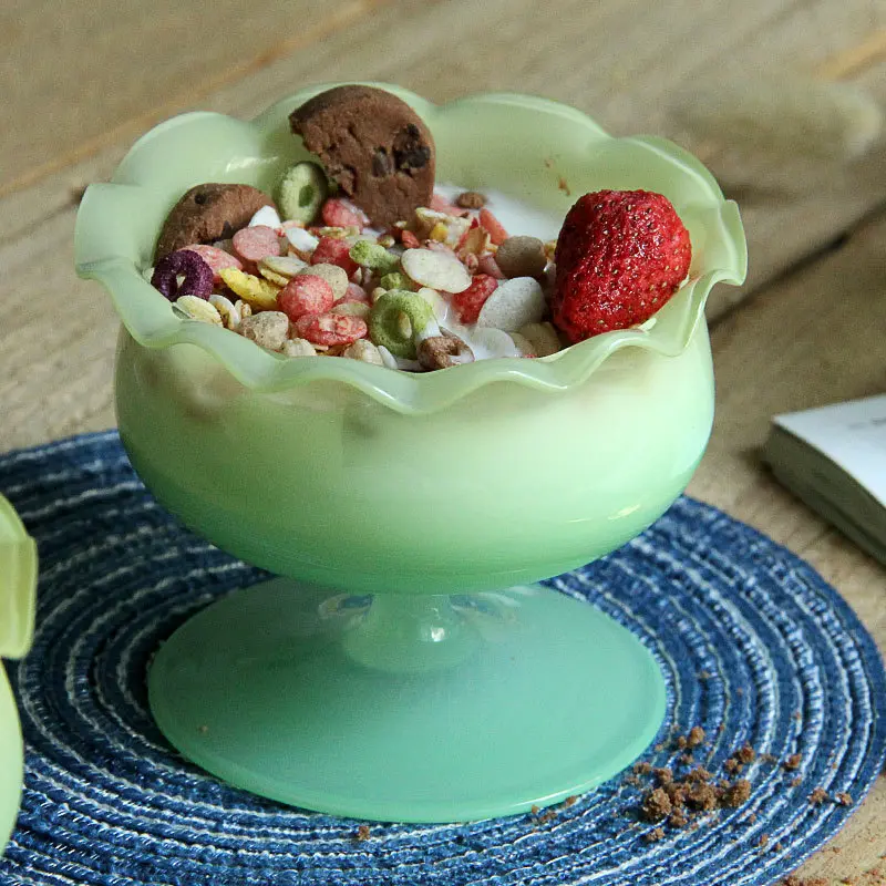 High-grade Ice Cream Dessert Cups Green Petal Shape Border Short Footed Glass Cups Breakfast Yogurt Cup Glassware Gift For Girls