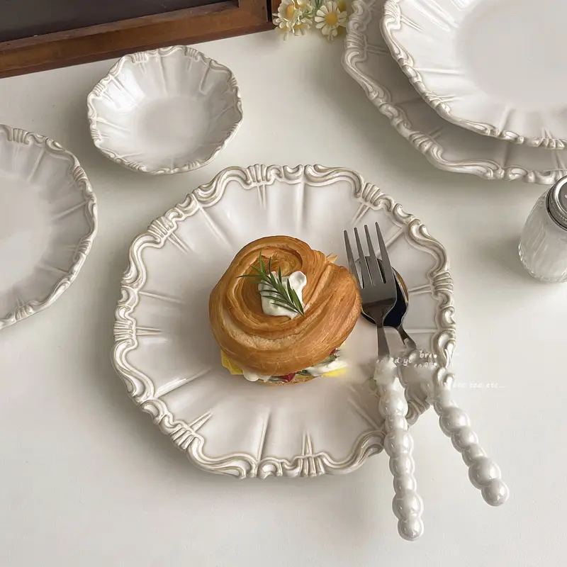 Retro Relief Ceramic Plate Light Luxury Household Dessert Pastry Plate Kitchen Western Food Plate Exquisite Tableware