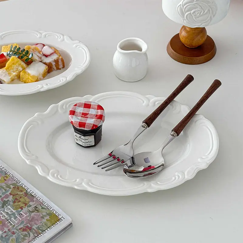 Vintage Relief Ceramic Oval Plate White Simple Dessert Pastry Flat Plates French Household Dinner Dish Solid Colour Tableware