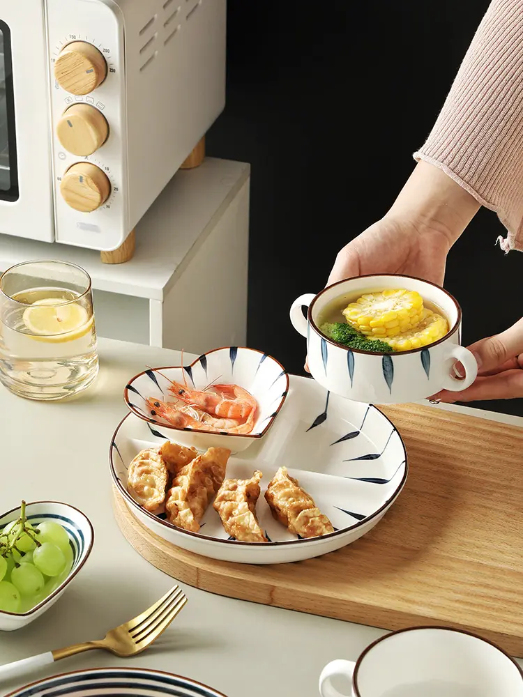 Japanese Ceramic Compartmentalized Plate Home Fruit Vegetable Dinner Plate Round Underglaze Separating Disc Tableware