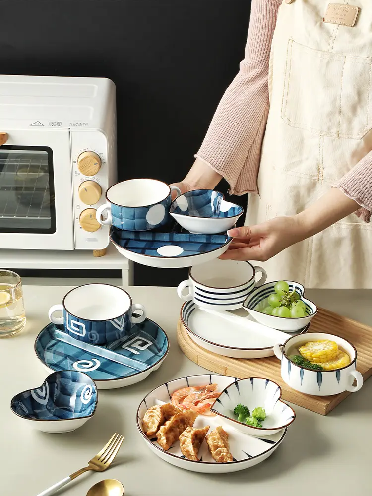 Japanese Ceramic Compartmentalized Plate Home Fruit Vegetable Dinner Plate Round Underglaze Separating Disc Tableware