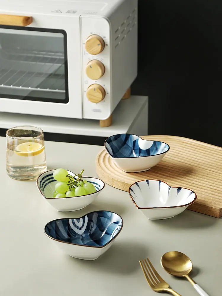 Japanese Ceramic Compartmentalized Plate Home Fruit Vegetable Dinner Plate Round Underglaze Separating Disc Tableware