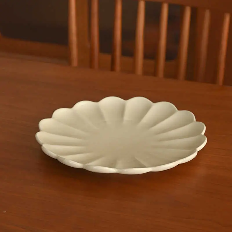 Simple Matte Ceramic Dinner Disc Flower-shaped Dessert Pastry Tray Household Lunch Pasta Plate Tableware
