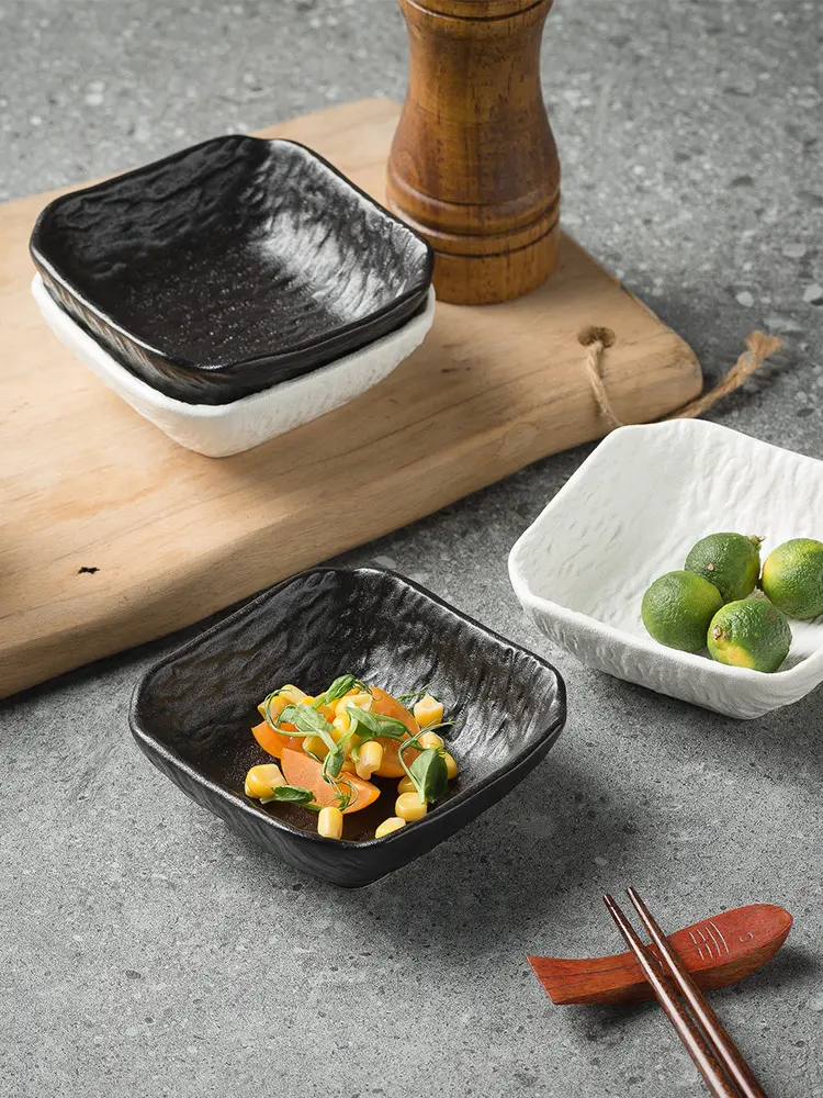 Japanese Small Plate Ceramic Household Ketchup Saucer Barbecue Hot Pot Dip Plate Simple Snacks Fruit Saucer