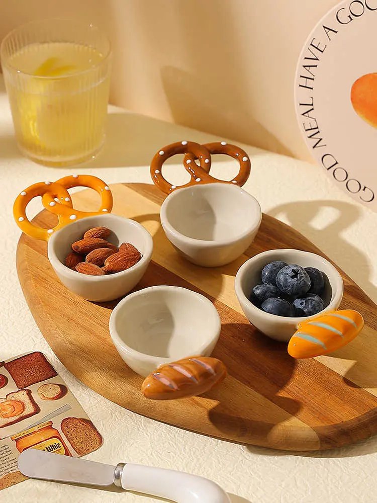 Embossed Bread Handle Ceramic Spice Plate Creative Dipping Saucer Household Cute Mini Nuts Fruit Plate Soy Sauce Vinegar Dish