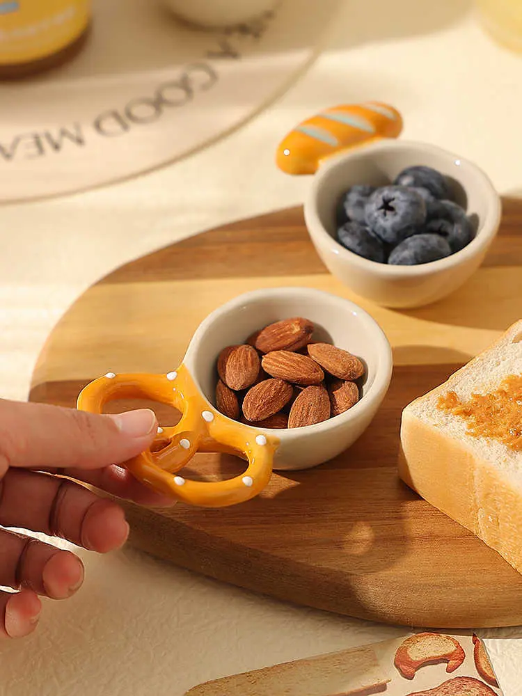Embossed Bread Handle Ceramic Spice Plate Creative Dipping Saucer Household Cute Mini Nuts Fruit Plate Soy Sauce Vinegar Dish