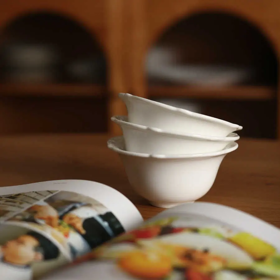 French Ceramic Yoghurt Bowl Delicate Relief Steamed Egg Bowls White Dessert Breakfast Bowl Home Hot Pot Dipping Bowls
