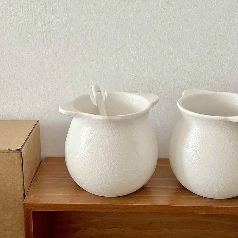 French Style Matte Storage Jar White Color Ceramic Salt Shaker With Spoon Household Kitchen Binaural Sugar Chillies Spice Jars