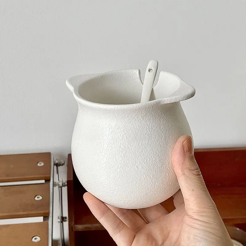 French Style Matte Storage Jar White Color Ceramic Salt Shaker With Spoon Household Kitchen Binaural Sugar Chillies Spice Jars