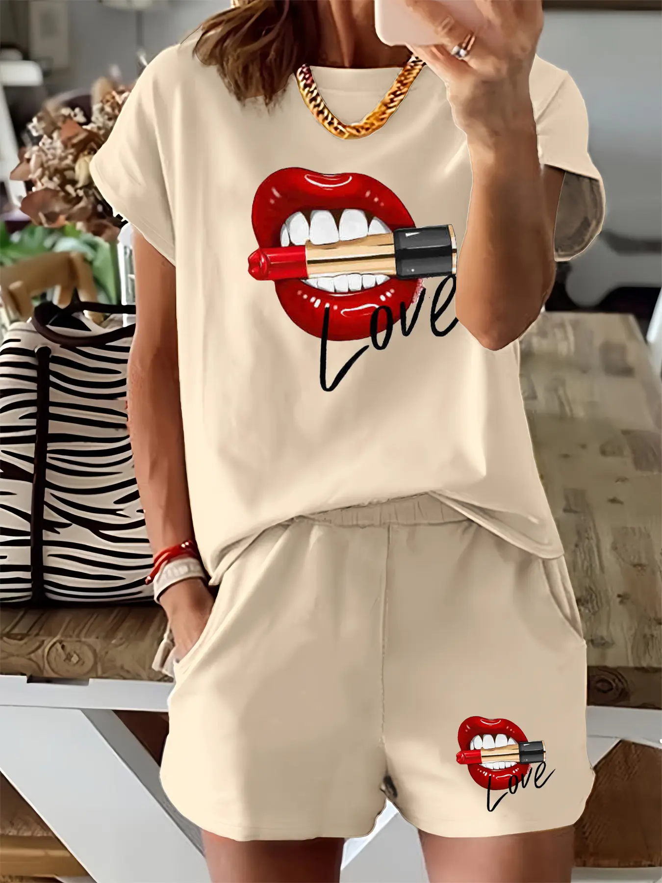 Summer women's comfortable loose lip print LOVE print casual round neck short sleeved T-shirt shorts two-piece set