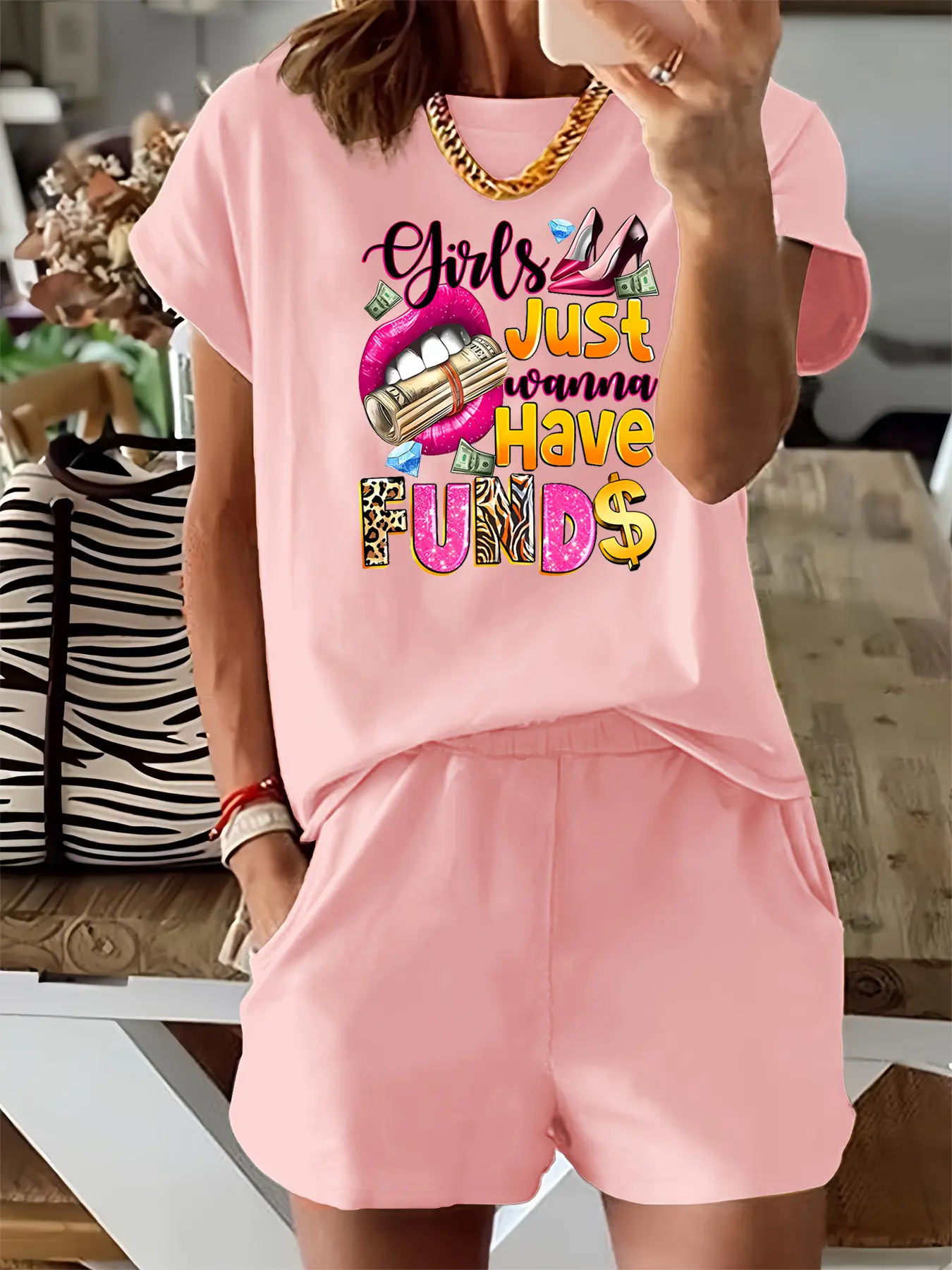 Summer women's fashionable lip print letter print casual loose round neck short sleeved T-shirt shorts two-piece set
