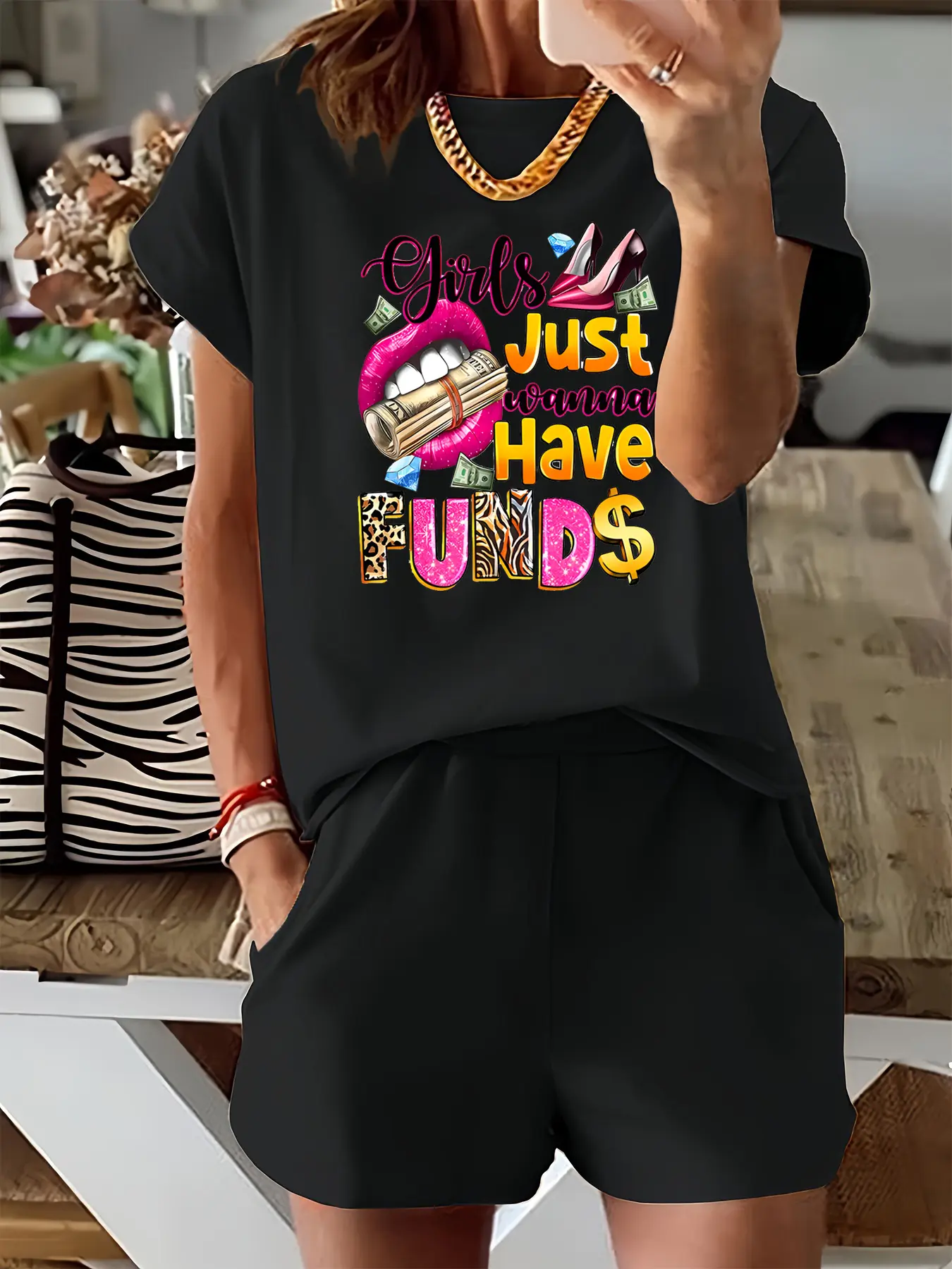 Summer women's fashionable lip print letter print casual loose round neck short sleeved T-shirt shorts two-piece set