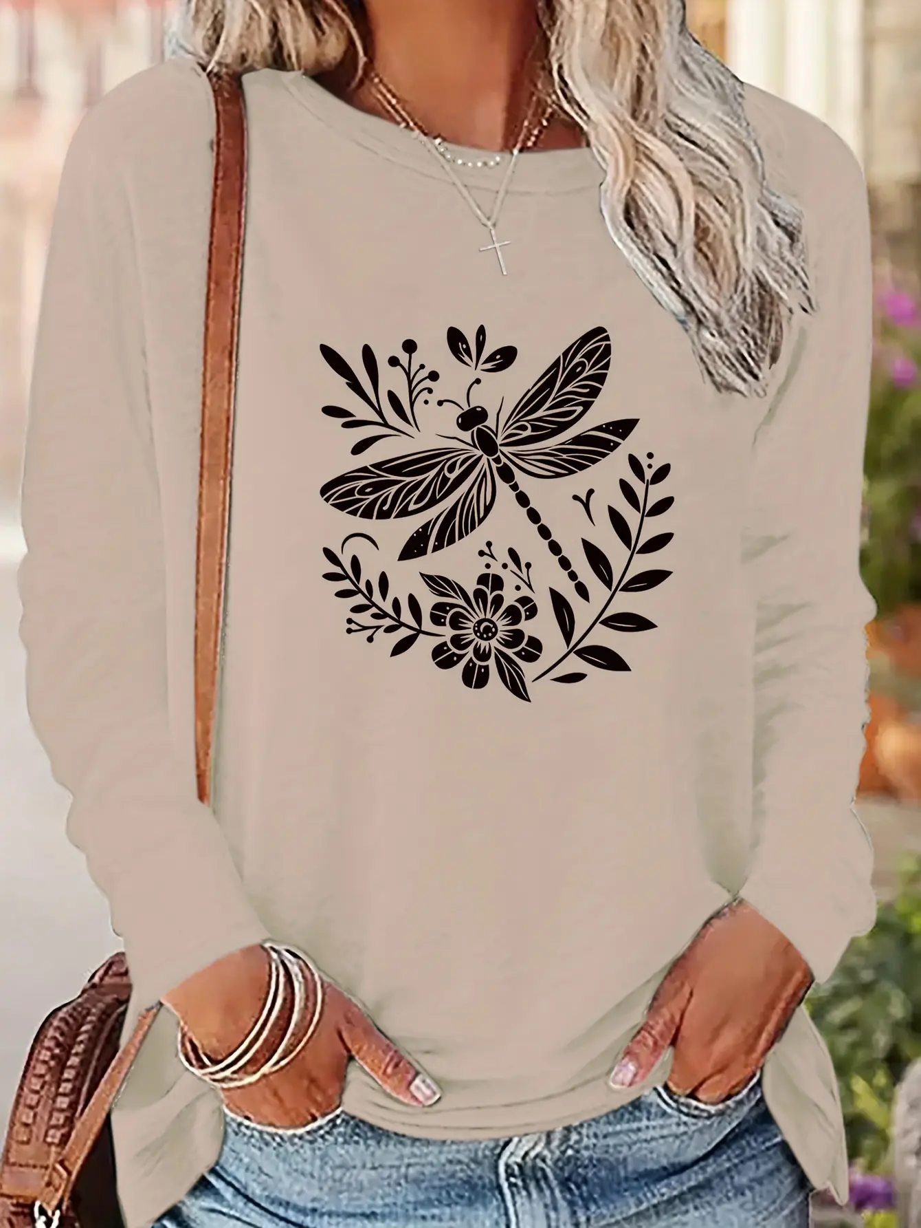 Female tight black and white Dragonfly long sleeved high neck base top, spring and autumn T-shirt for women