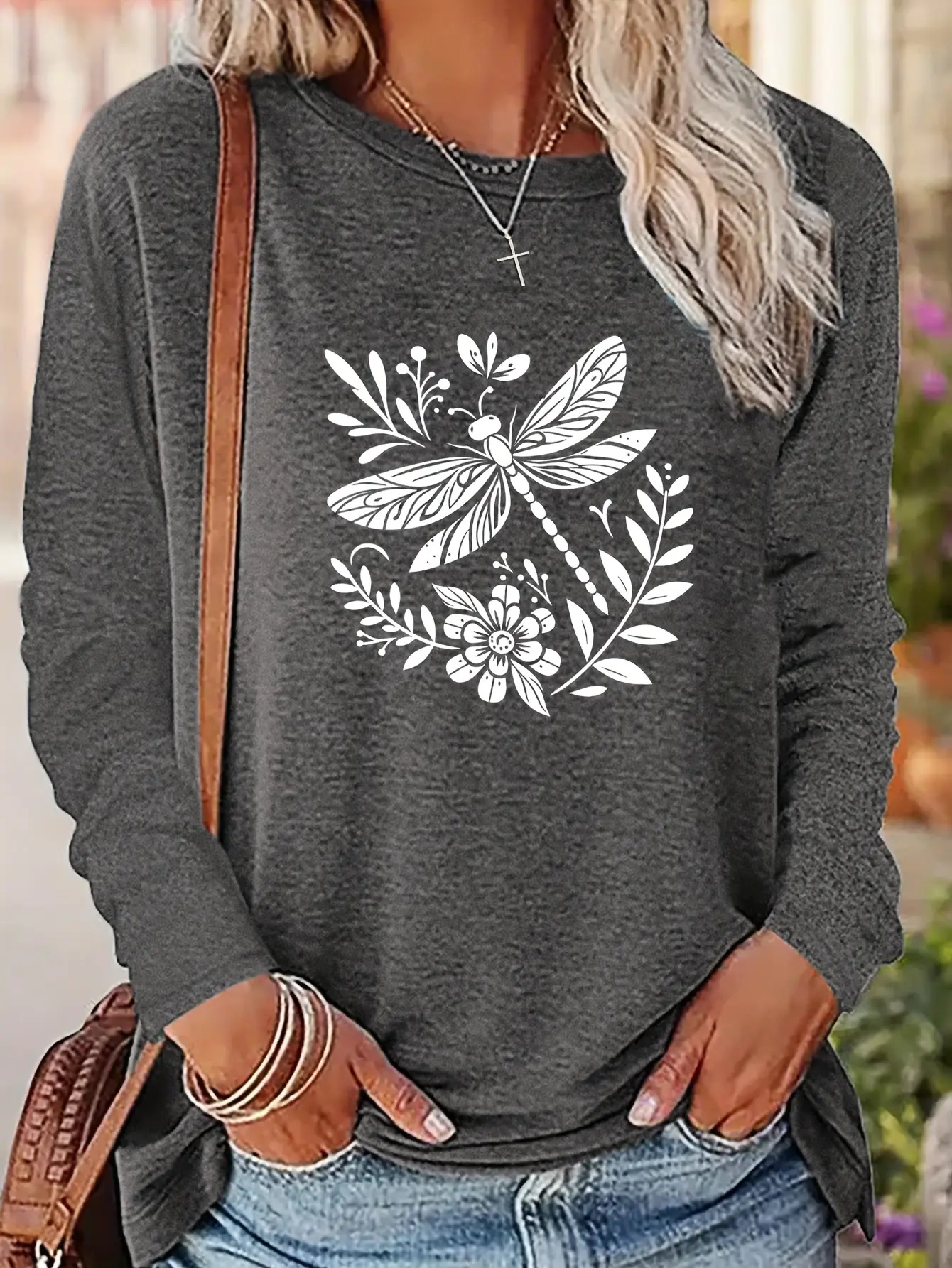 Female tight black and white Dragonfly long sleeved high neck base top, spring and autumn T-shirt for women
