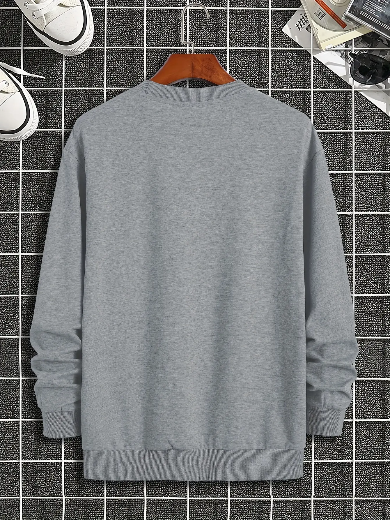 Men's autumn and winter fashionable casual loose BE KING bear cartoon printed fleece pullover round neck long sleeved sweatshirt