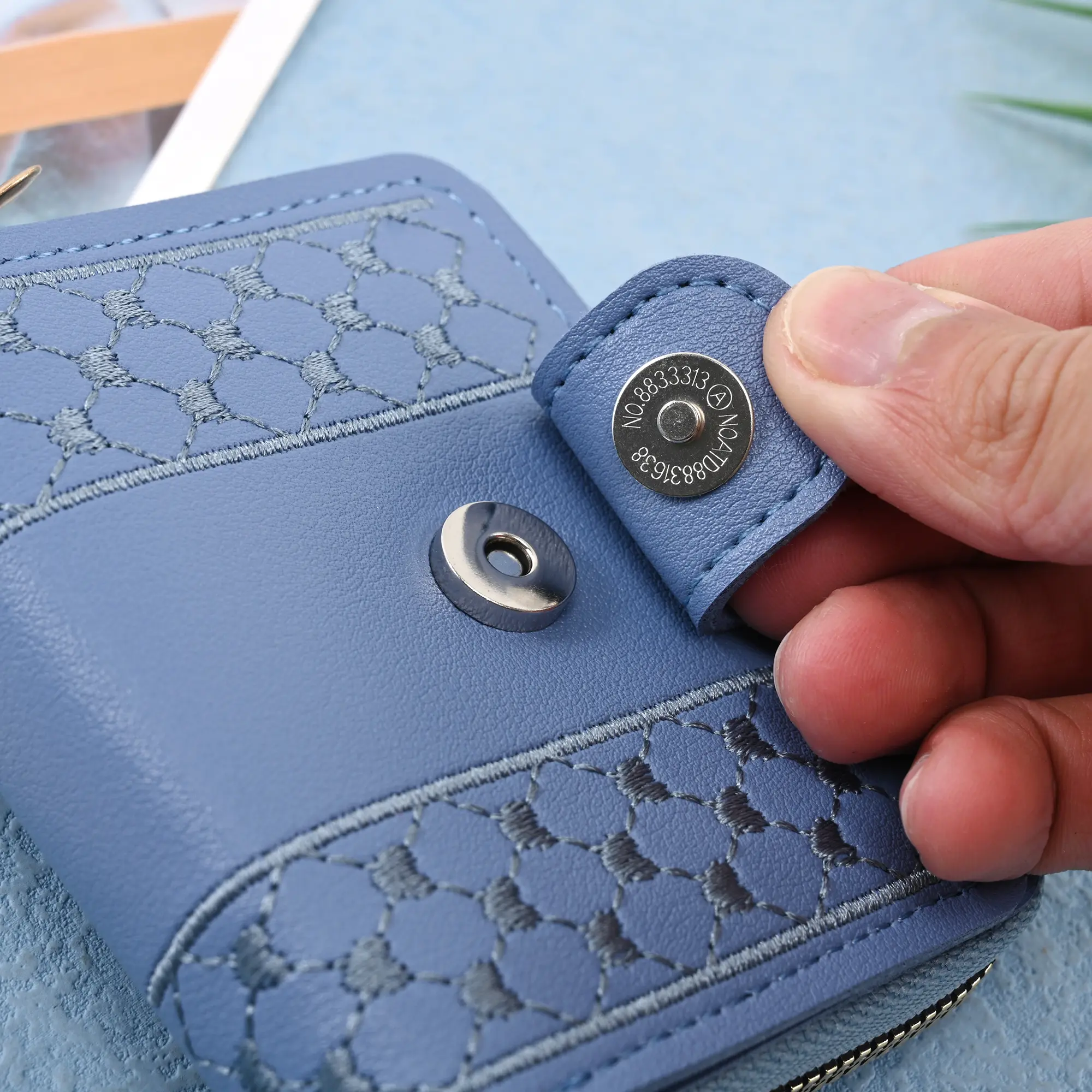 Embroidered Love Heart Wallet Fashion Ladies Multifunction ID Holder Card Holders Wallet  ID Holder Zipper Snap Short Wallet