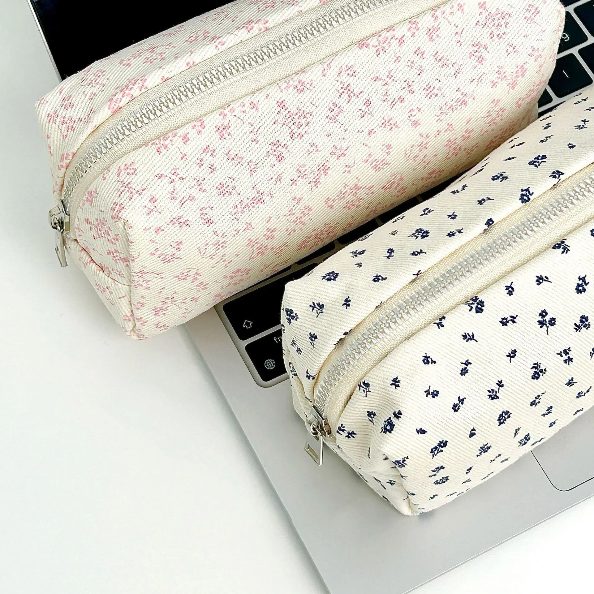 New Brand Beauty Ins Simple Pink Floral Pen Bag Cute And Fresh Canvas Stationery Large Capacity Storage Bag Make Up Accessories